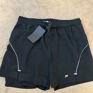 Never worn fabletics “Kadence” short
Large/lined/5 inch inseam